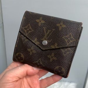 1988 authentic Louis Vuitton Elise wallet - rip inside